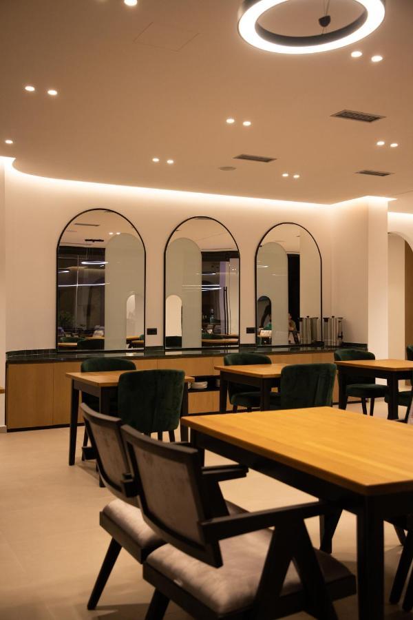 Colosseum Hotel Ksamil Exterior foto