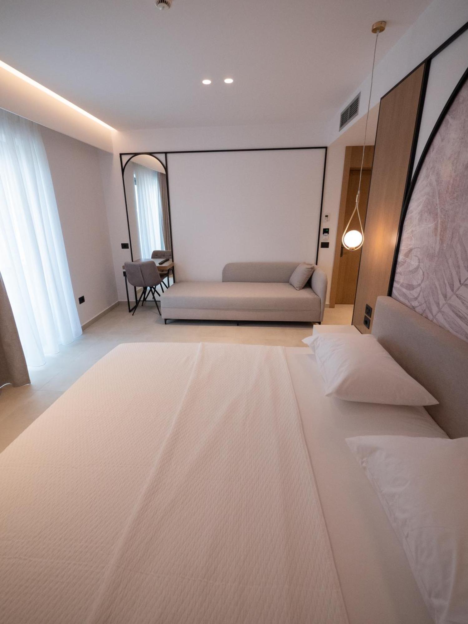 Colosseum Hotel Ksamil Exterior foto